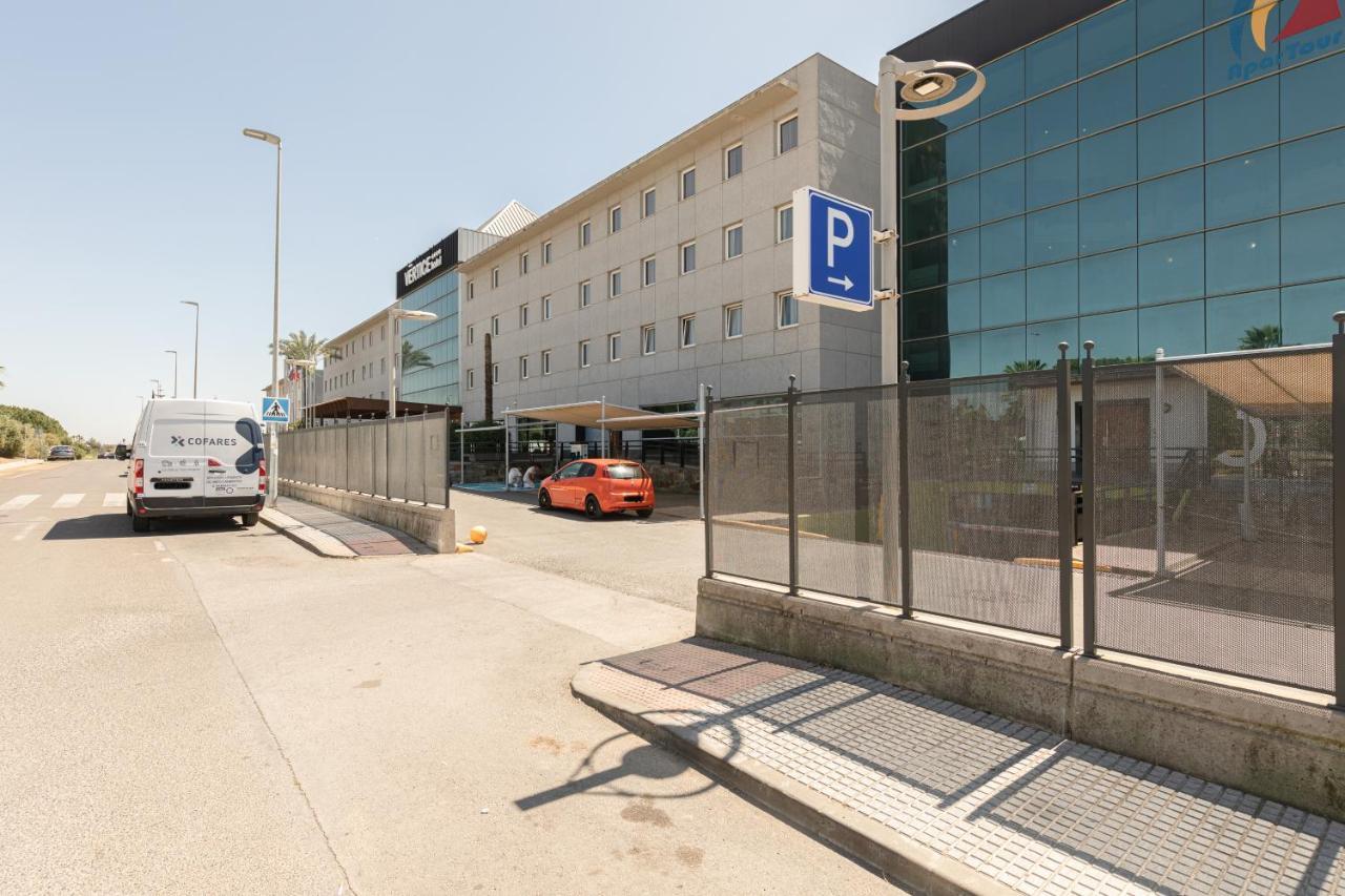 Apartment With Free Parking And Pool Bormujos Exterior photo
