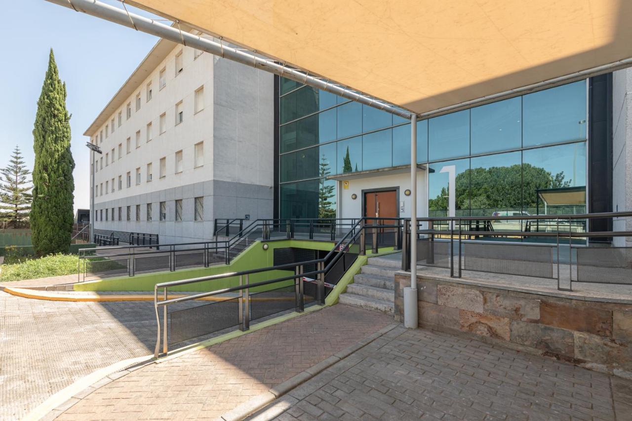 Apartment With Free Parking And Pool Bormujos Exterior photo